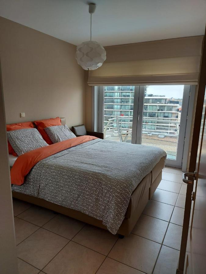 Appartement Met Zeezicht En Verwarmd Zwembad Ostenda Esterno foto