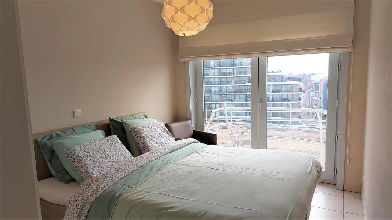 Appartement Met Zeezicht En Verwarmd Zwembad Ostenda Esterno foto