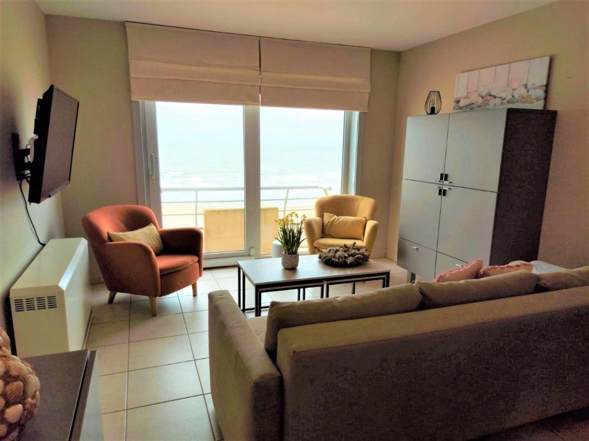Appartement Met Zeezicht En Verwarmd Zwembad Ostenda Esterno foto