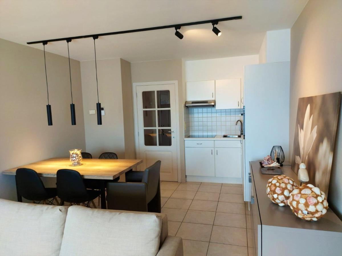 Appartement Met Zeezicht En Verwarmd Zwembad Ostenda Esterno foto