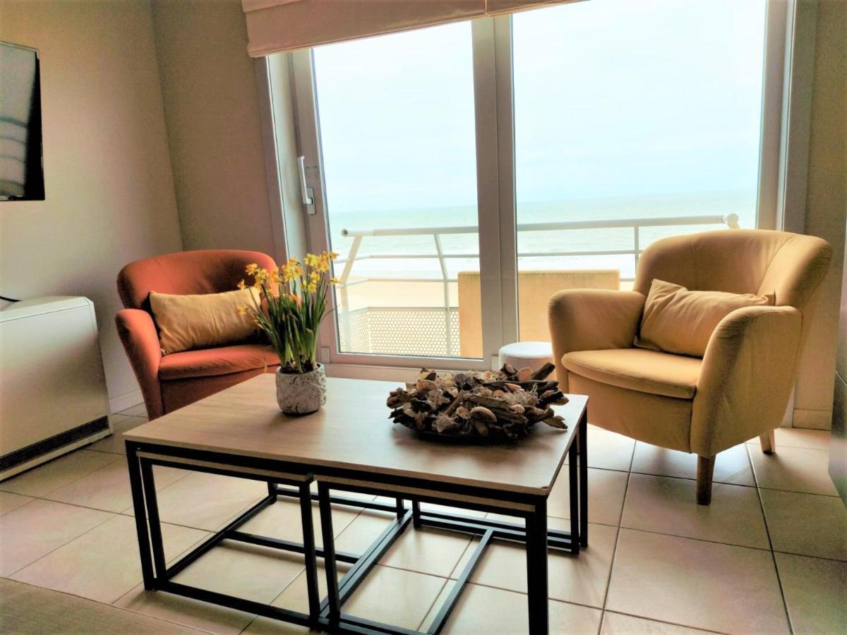 Appartement Met Zeezicht En Verwarmd Zwembad Ostenda Esterno foto