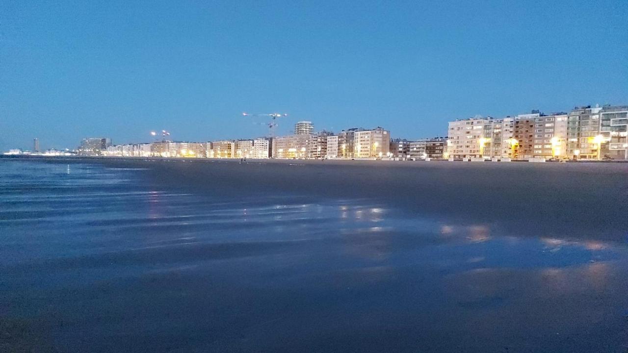 Appartement Met Zeezicht En Verwarmd Zwembad Ostenda Esterno foto