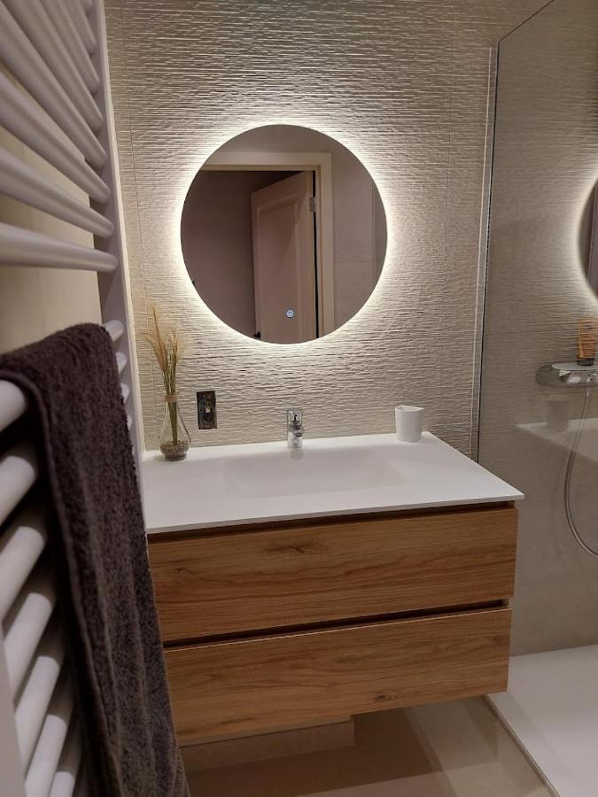Appartement Met Zeezicht En Verwarmd Zwembad Ostenda Esterno foto